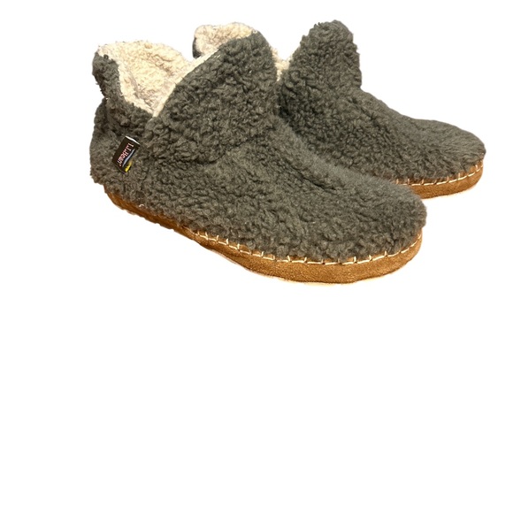 L.L. Bean Sherpa Fleece Bootie Slippers Green Women’s Size M (7-8) cozy fall - Picture 1 of 7